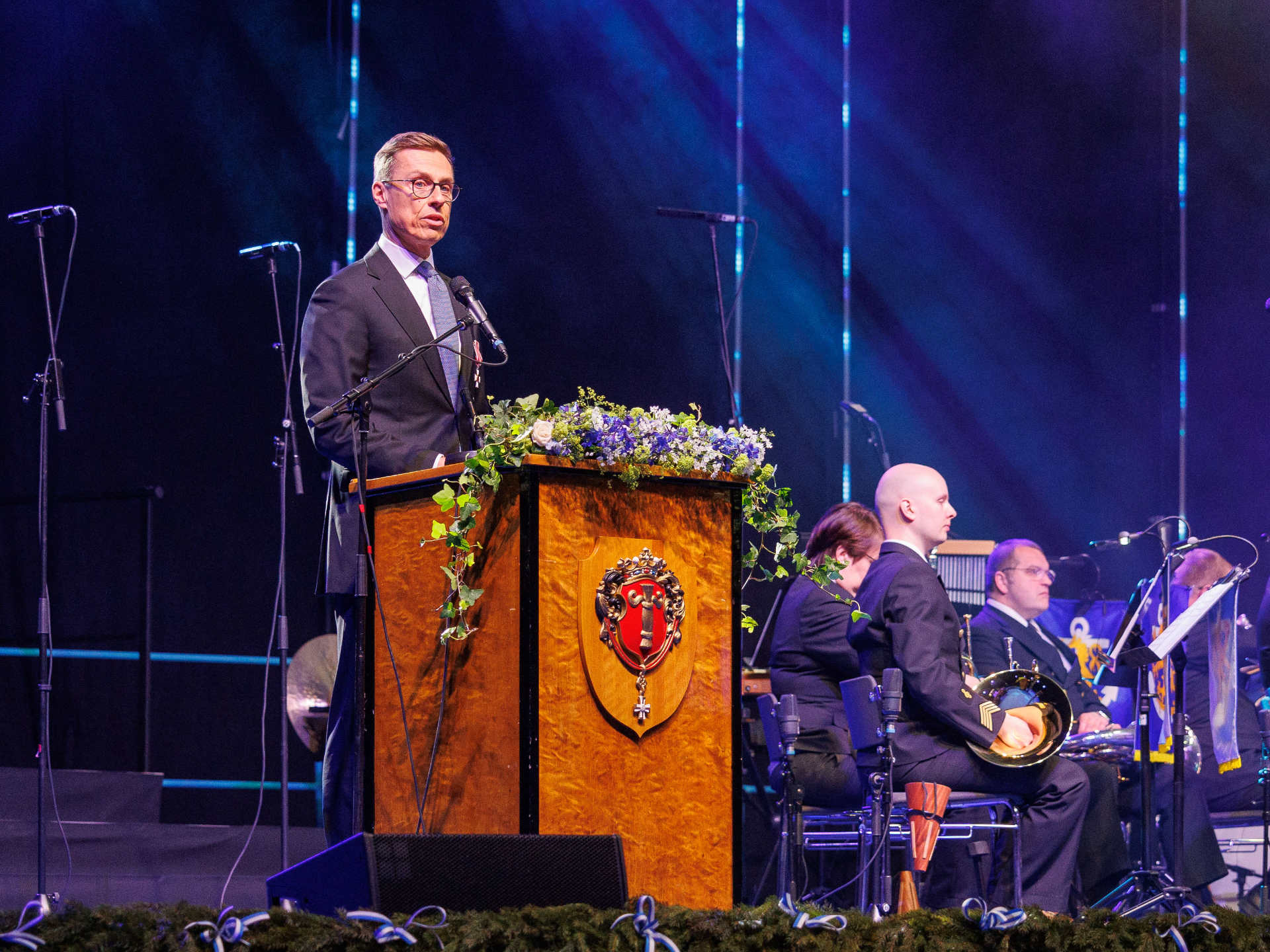 Alexander Stubb pitämässä juhlapuhetta veteraanipäivän pääjuhlassa.